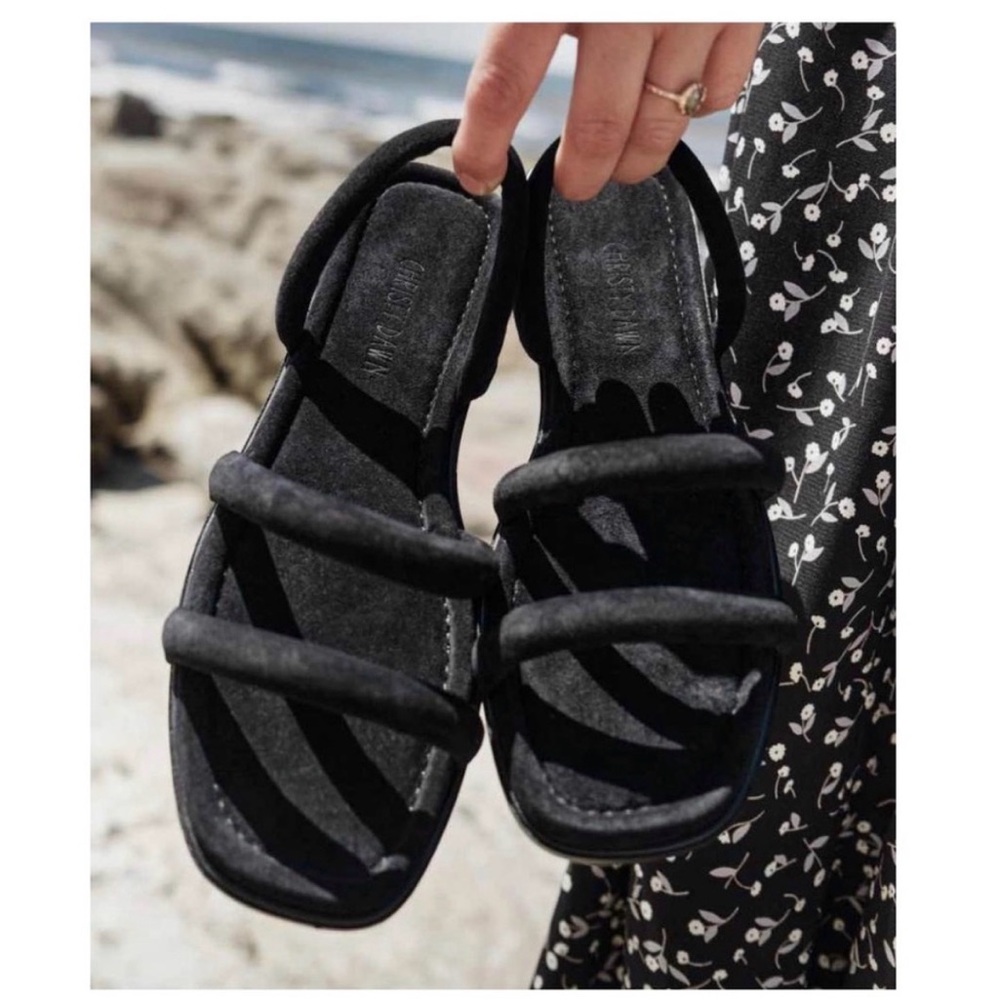 Monroe Sandal in Noir Suede
